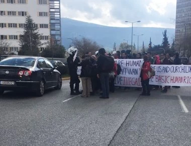 Κλειστή η Κατεχάκη λόγω καθιστικής διαμαρτυρίας προσφύγων